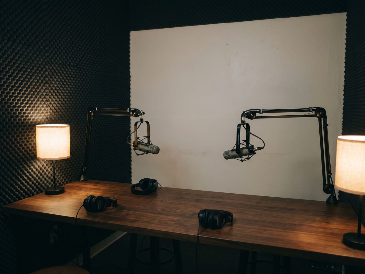 Podcast studio + show