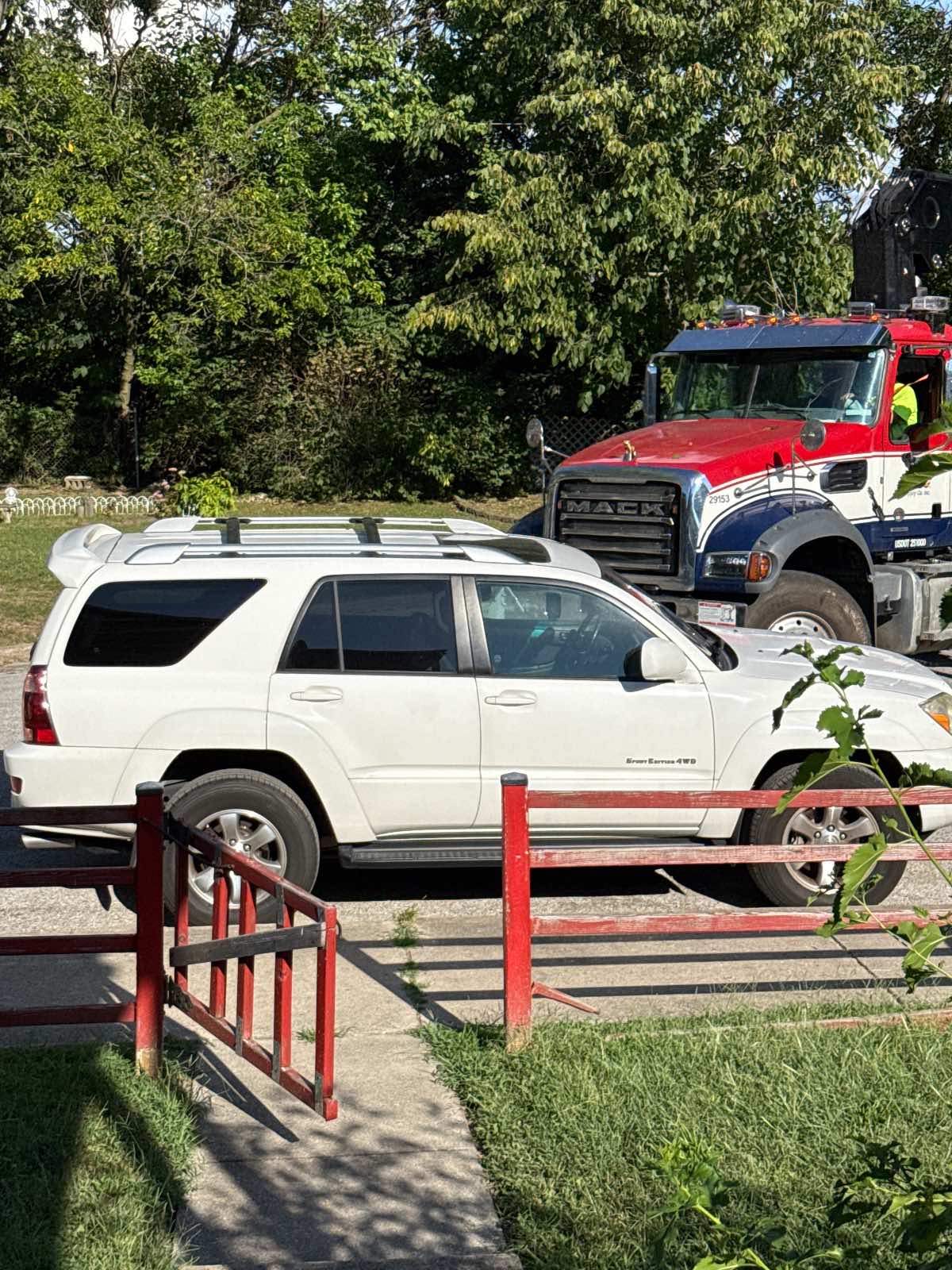 05 4RUNNER. TANK: Main view